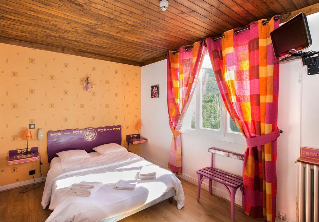 Auberge De L'Escargot D'Or Дюлефи Стая снимка